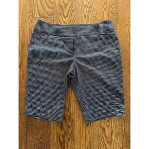 Worthington Women’s Black and White shorts Size 12